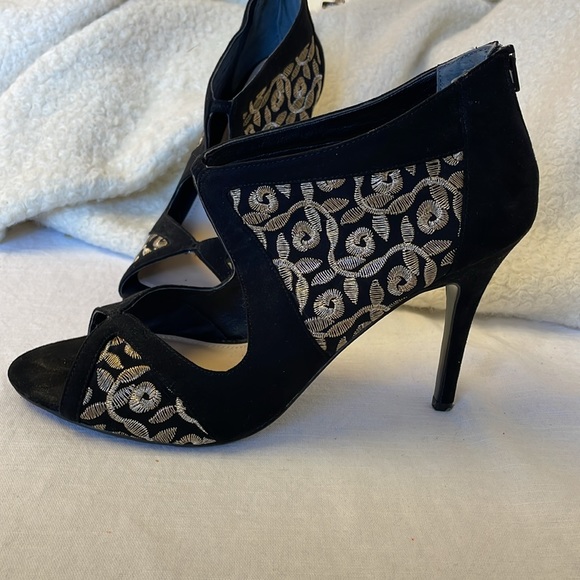 Black Dressy Heels - Picture 2 of 5